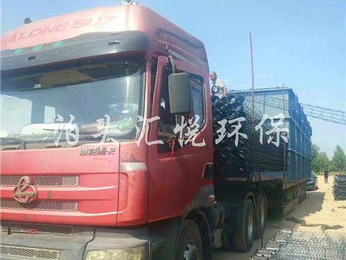   塑烧板布袋除尘器发货图